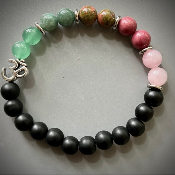 Heart Chakra Handcrafted Meditation Bead Bracelet Set - Picture 4 of 10